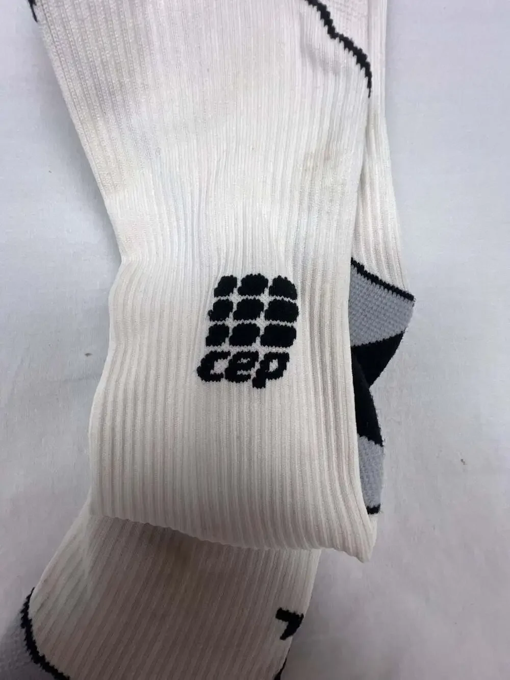 CEP Running Compression Socks White Black Size III Medium